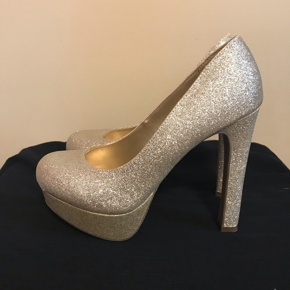 BNWOB Gold Glitter heels!